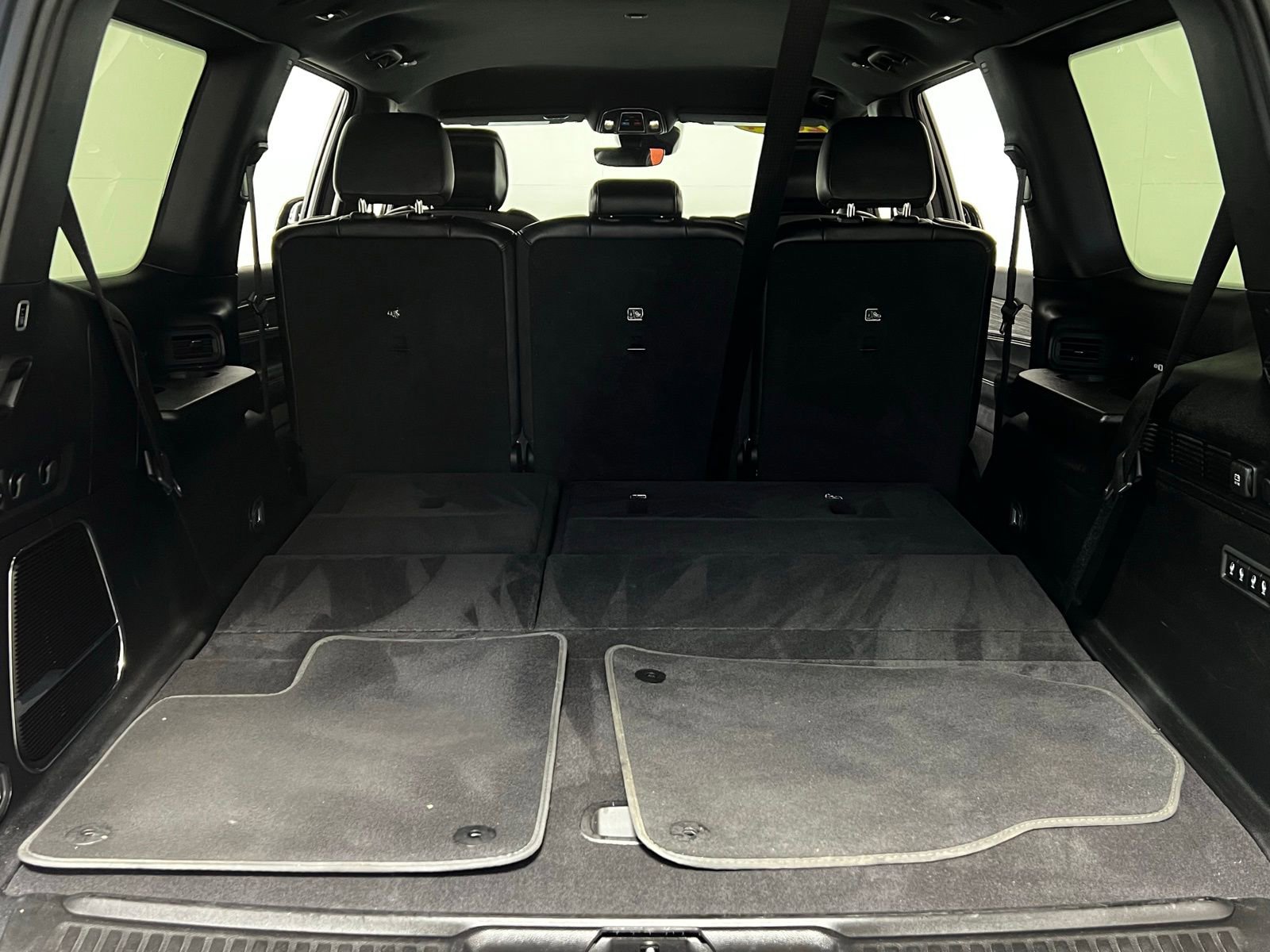 Used 2024 Jeep Wagoneer Series II w/ Flexible Seating Group image 31