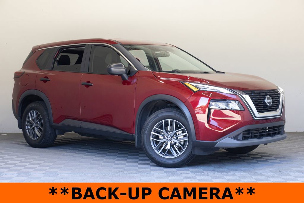 Used 2023 Nissan Rogue S image 2