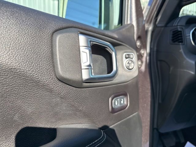 Used 2020 Jeep Wrangler Unlimited Sahara AWD/4WD image 26