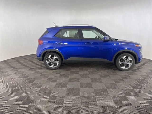 Used 2025 Hyundai Venue SEL image 6