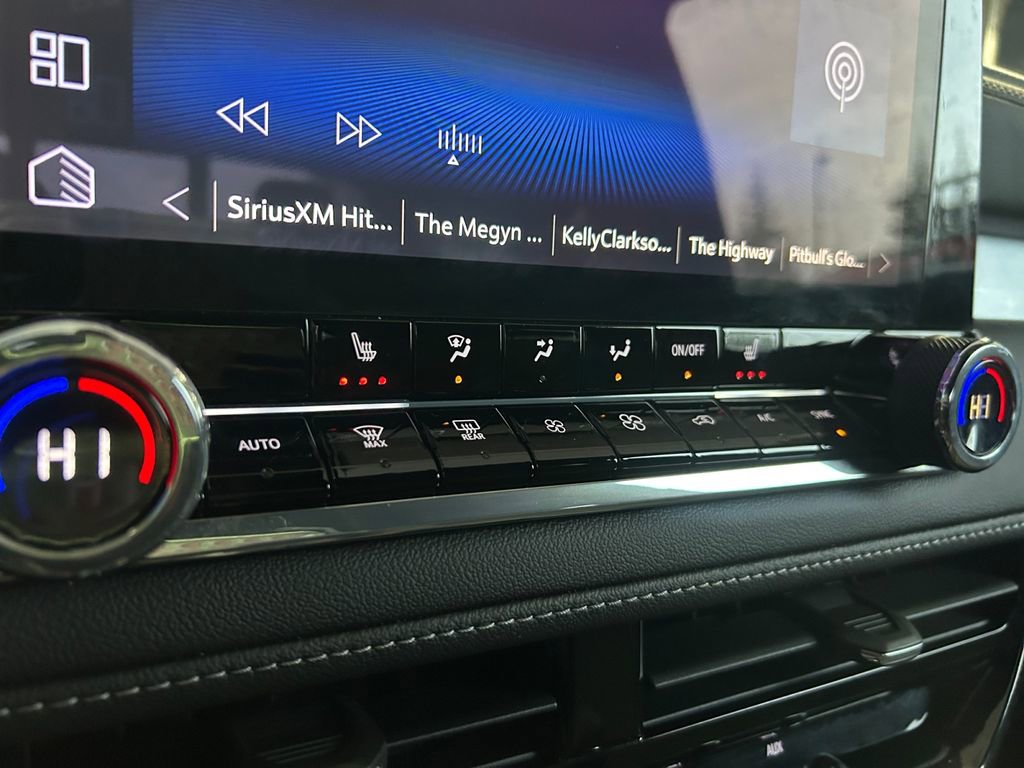 Used 2024 Chevrolet Colorado LT w/ LT Convenience Package II image 36