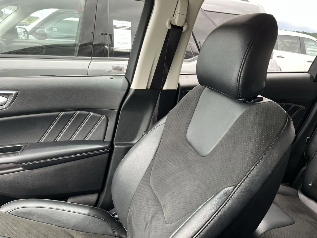 Used 2018 Ford Edge Sport w/ Technology Package AWD/4WD image 24