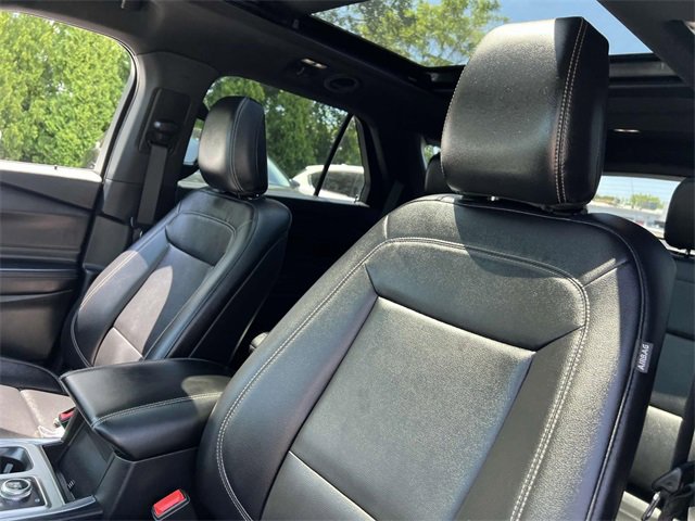 Used 2020 Ford Explorer XLT w/ Equipment Group 202A image 10