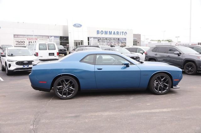 Used 2022 Dodge Challenger R/T w/ Blacktop Package RWD image 5