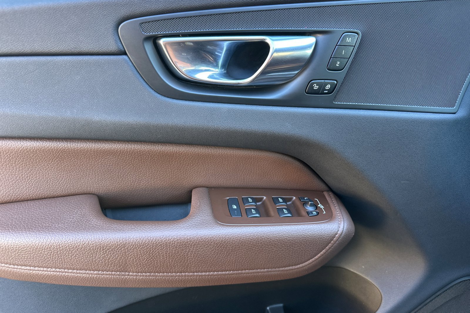 Certified 2022 Volvo XC60 B5 Momentum image 12