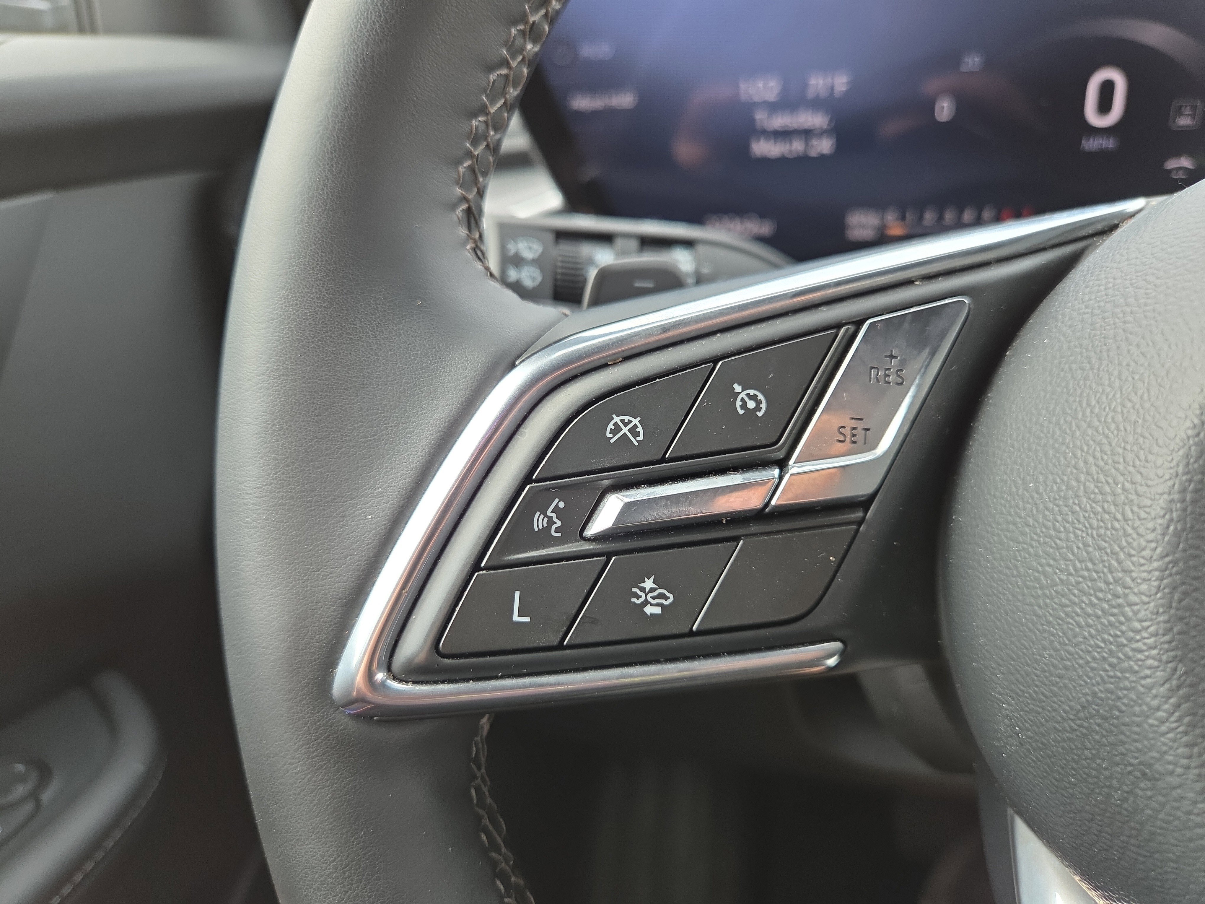 Used 2025 Buick Enclave Preferred w/ Power Package image 14