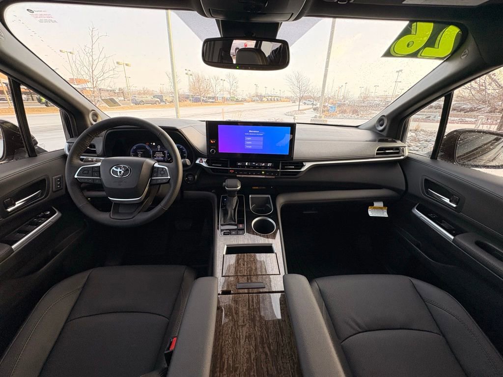 Used 2026 Toyota Sienna Limited image 12