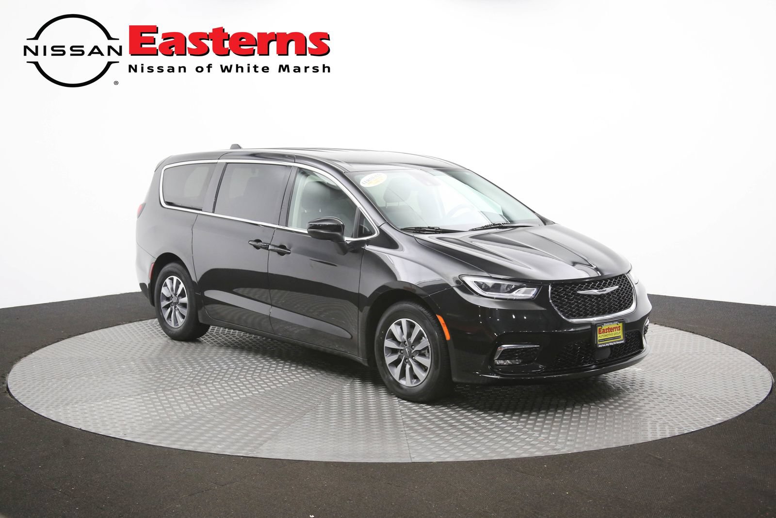Used 2023 Chrysler Pacifica Touring-L FWD image 51