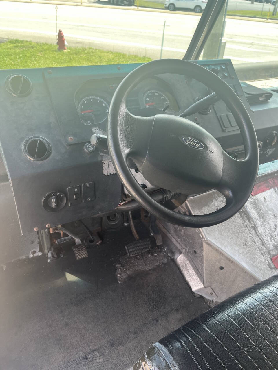 Used 2017 Ford E-350 and Econoline 350 Super Duty w/ A/C Prep Package RWD image 9