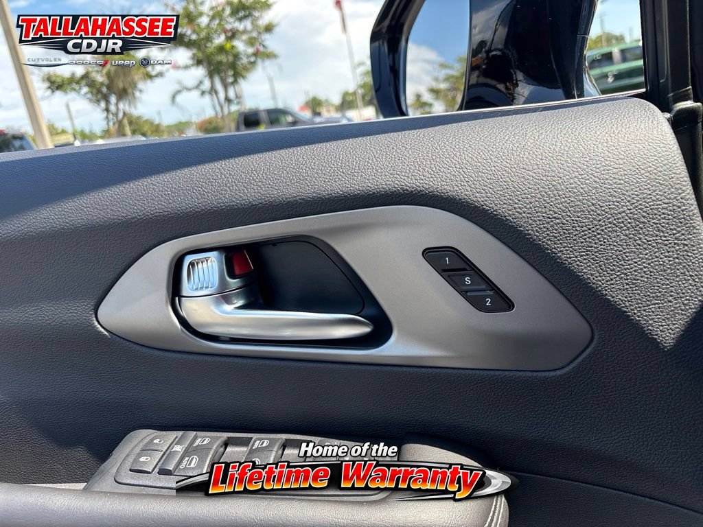 New 2027 Chrysler Pacifica Select FWD image 17