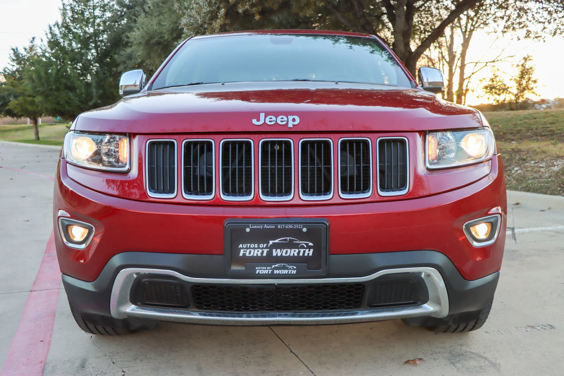 Used 2014 Jeep Grand Cherokee Limited image 2