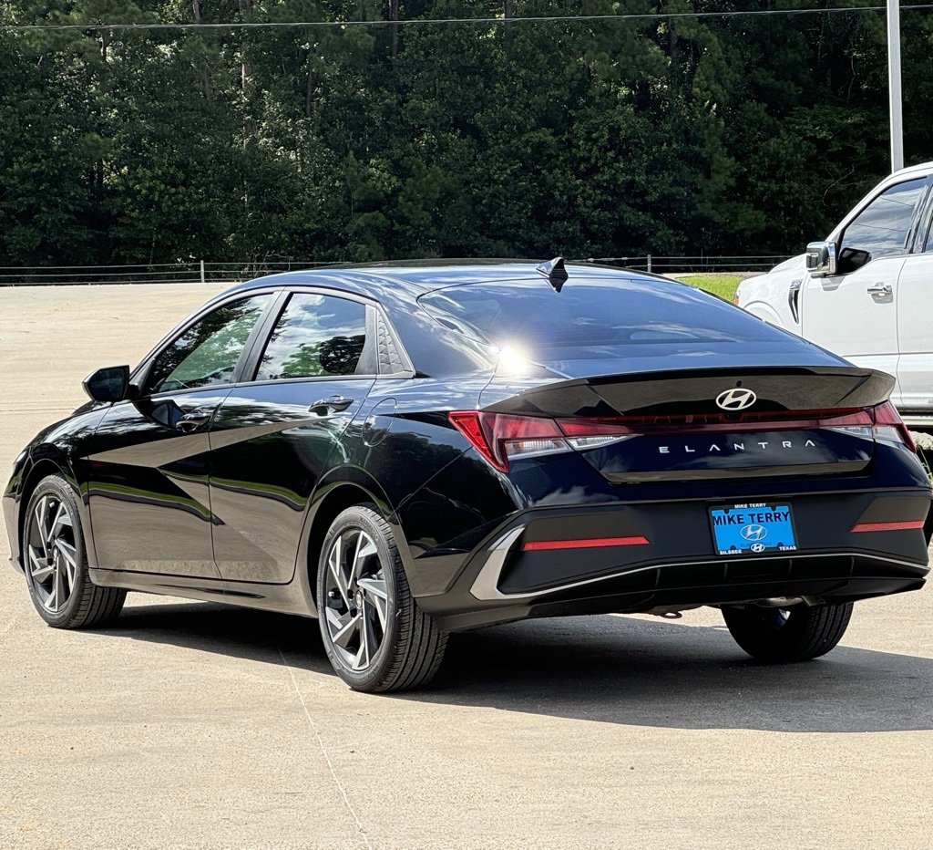 New 2025 Hyundai Elantra Sport image 11