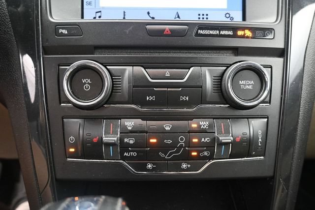 Used 2018 Ford Explorer XLT w/ Equipment Group 202A AWD/4WD image 27