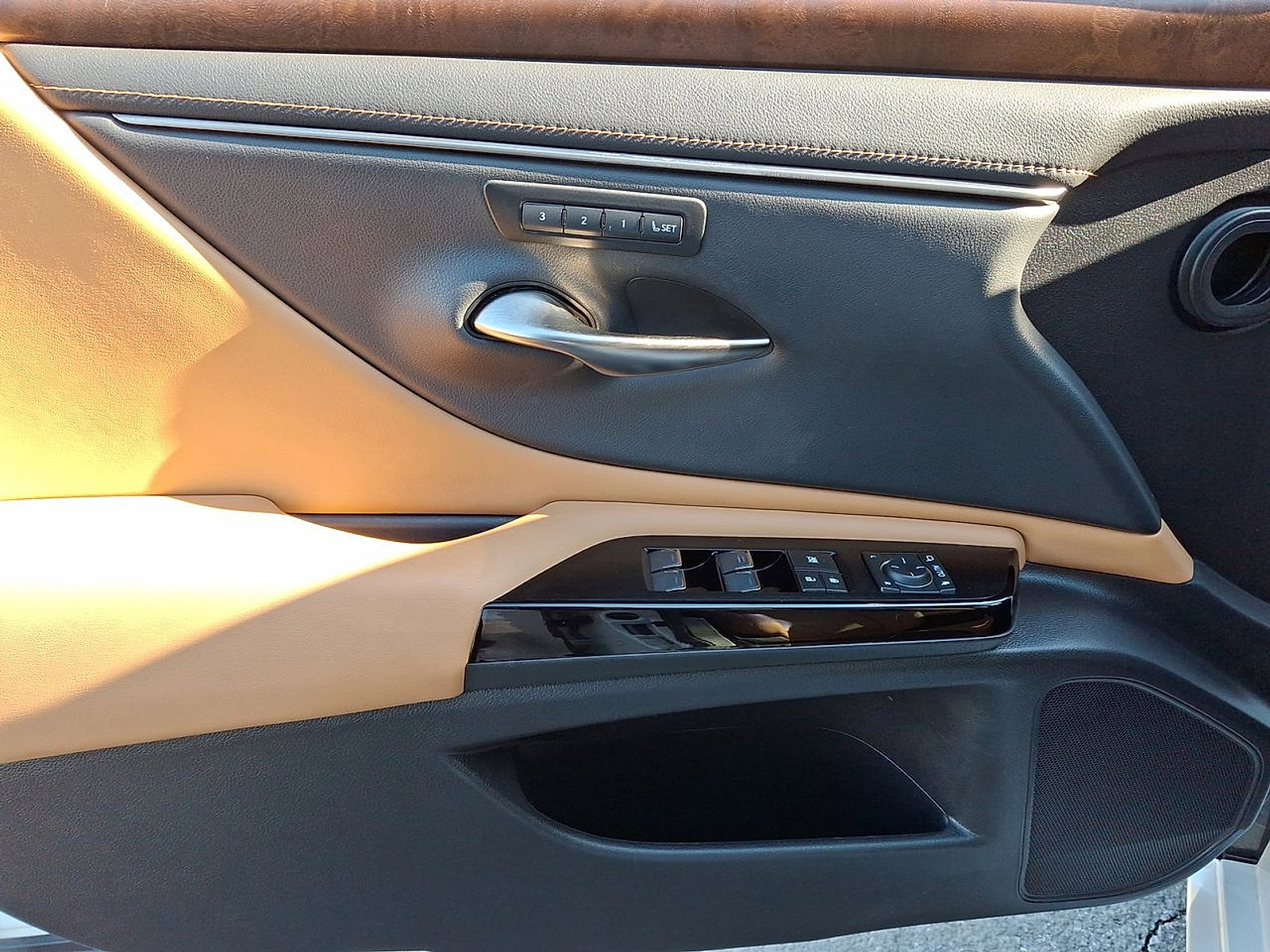 Used 2022 Lexus ES 350 w/ Premium Package image 19