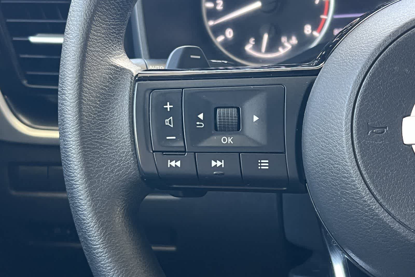 Used 2021 Nissan Rogue SV FWD image 31