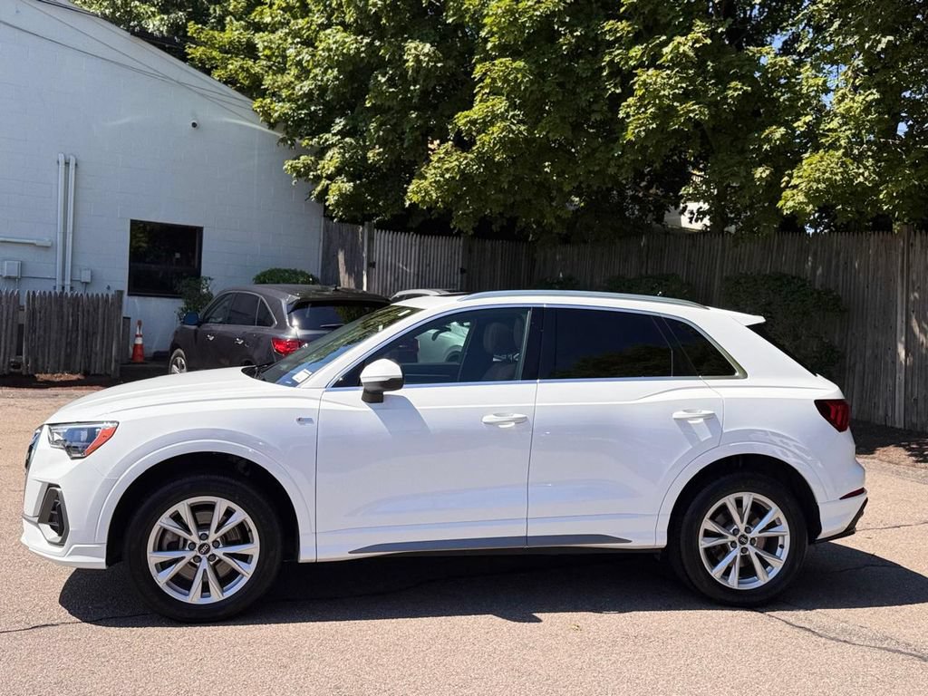 Used 2021 Audi Q3 2.0T Premium w/ Convenience Package AWD/4WD image 3