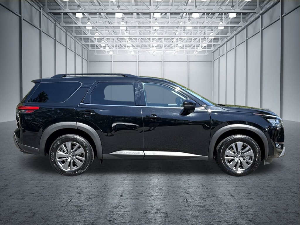 Certified 2025 Nissan Pathfinder SV FWD image 10