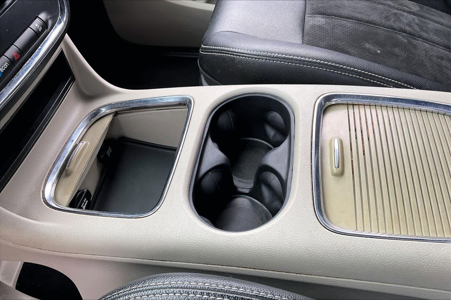 Used 2019 Dodge Grand Caravan SXT FWD image 16