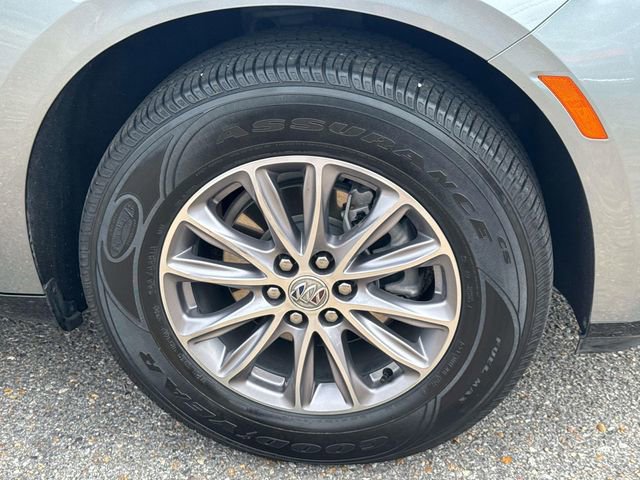 Used 2023 Buick Enclave Essence image 5