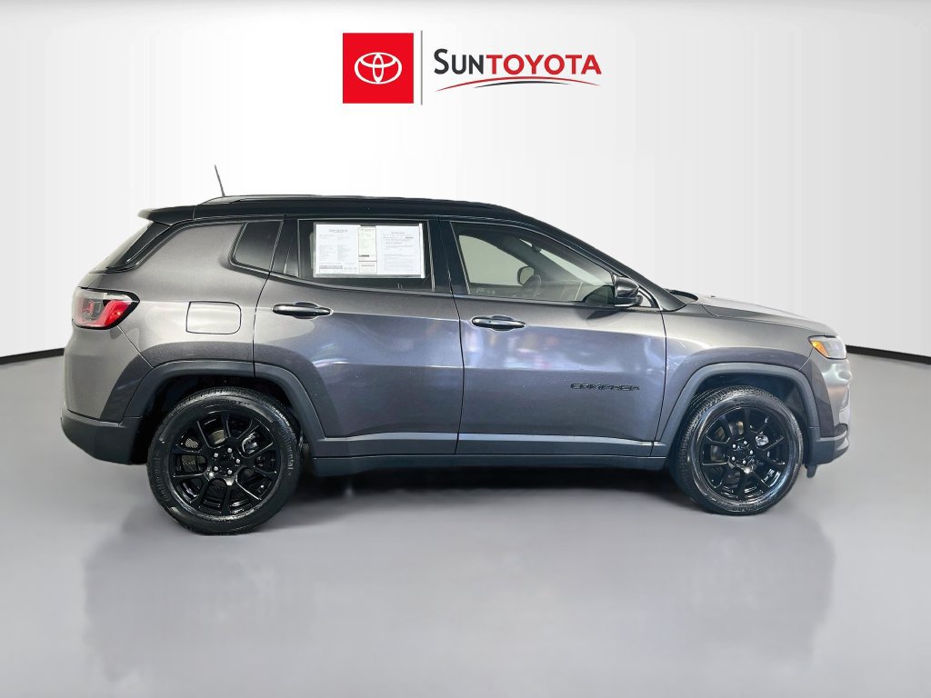 Used 2022 Jeep Compass Latitude FWD image 2