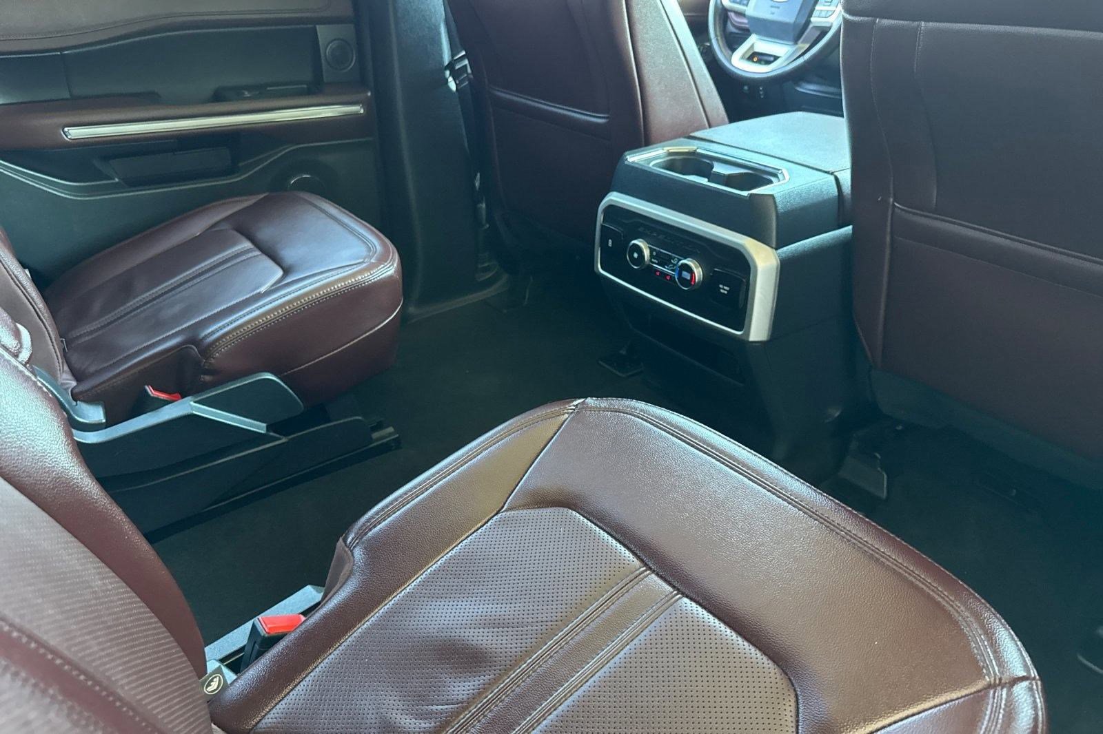 Used 2024 Ford Expedition Limited image 32