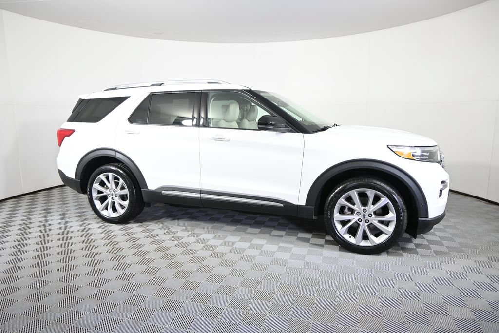 Used 2022 Ford Explorer Platinum w/ Equipment Group 601A AWD/4WD image 8