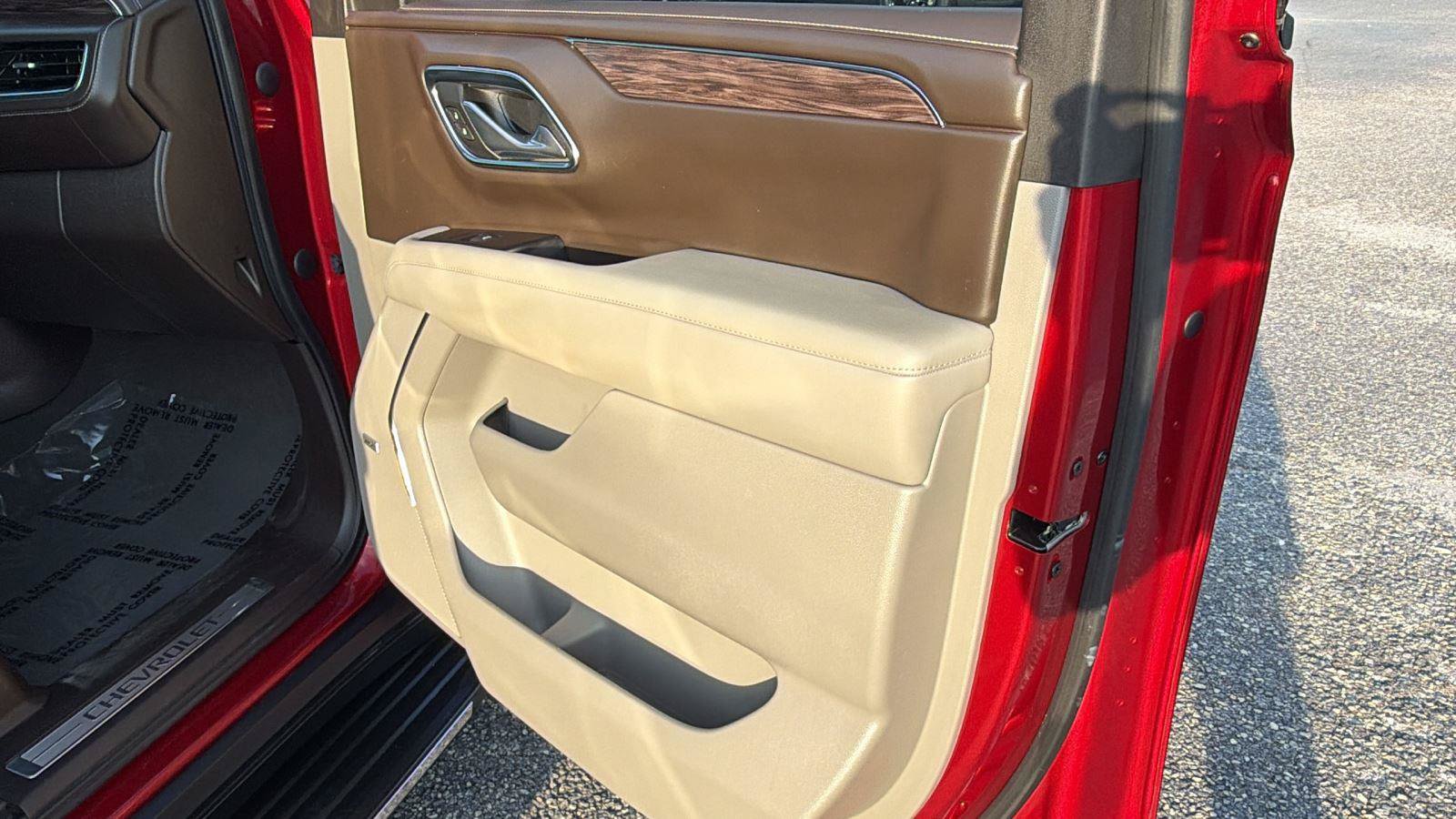 Used 2023 Chevrolet Tahoe LT w/ Luxury Package RWD image 18