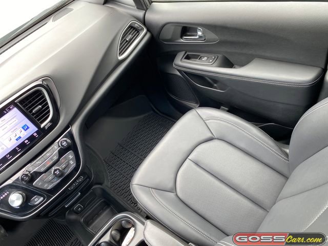 Used 2025 Chrysler Pacifica Select FWD image 16