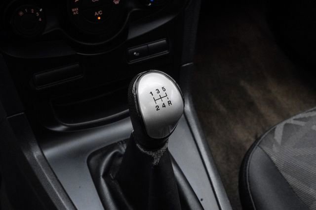 Used 2012 Ford Fiesta SE w/ Moon & Mood Pkg FWD image 29