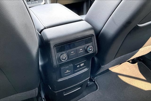 Used 2023 GMC Acadia SLT AWD/4WD image 10
