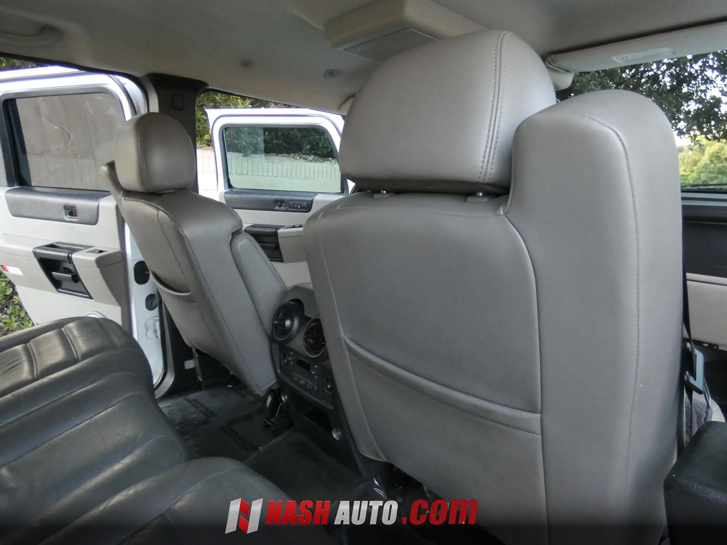 Used 2005 HUMMER H2 w/ Preferred Equipment Group AWD/4WD image 34