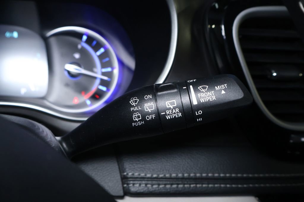 Used 2023 Chrysler Pacifica Touring-L image 24