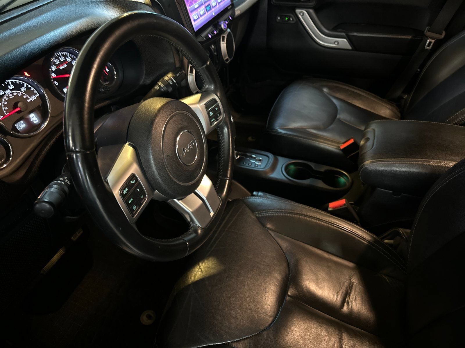 Used 2015 Jeep Wrangler Unlimited Rubicon AWD/4WD image 9