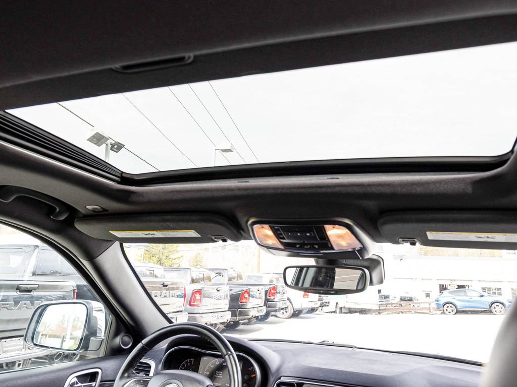 Used 2019 Jeep Grand Cherokee Limited AWD/4WD image 33