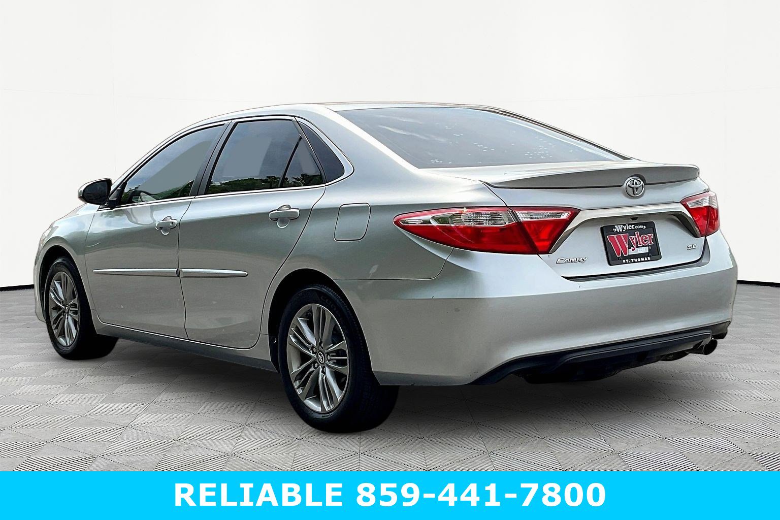 Used 2017 Toyota Camry SE w/ Protection Package (Q2) FWD image 4