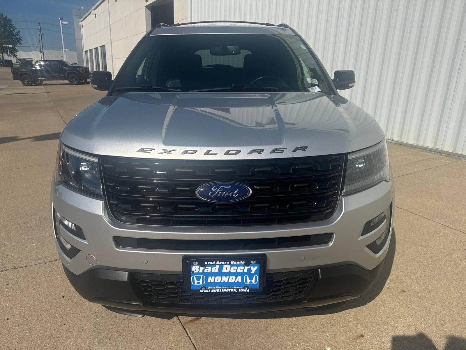 Used 2017 Ford Explorer Sport AWD/4WD image 3