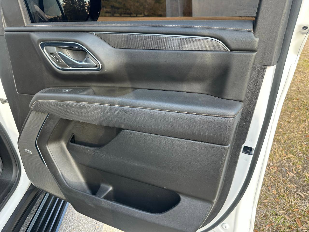 Used 2023 GMC Yukon XL AT4 image 32