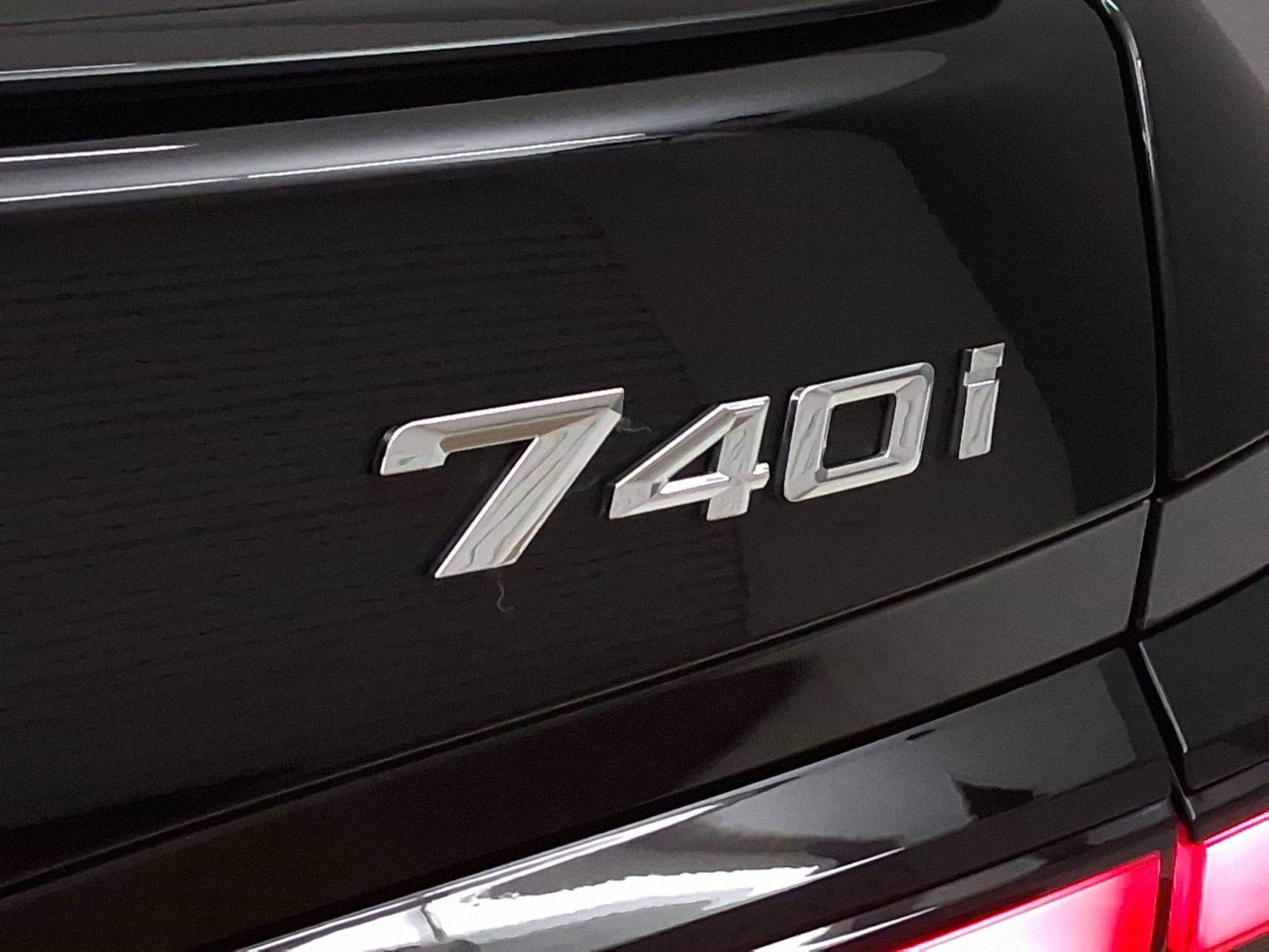 Used 2023 BMW 740i image 21