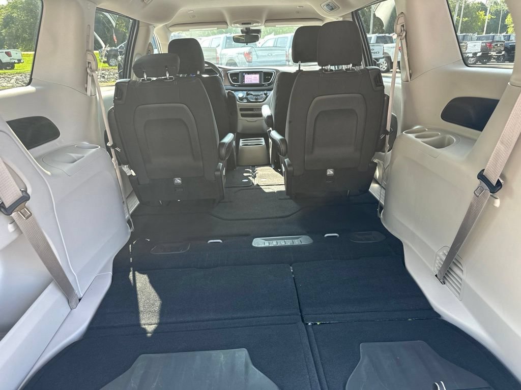 Used 2023 Chrysler Voyager LX FWD image 11