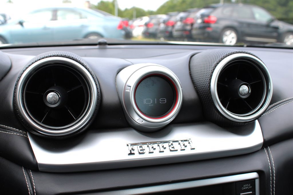 Used 2015 Ferrari California T RWD image 34