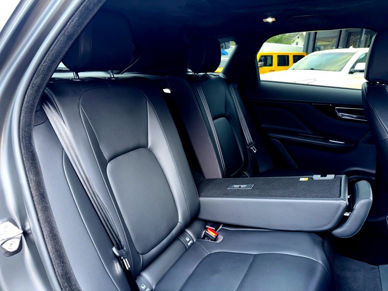 Used 2020 Jaguar F-PACE Premium image 32