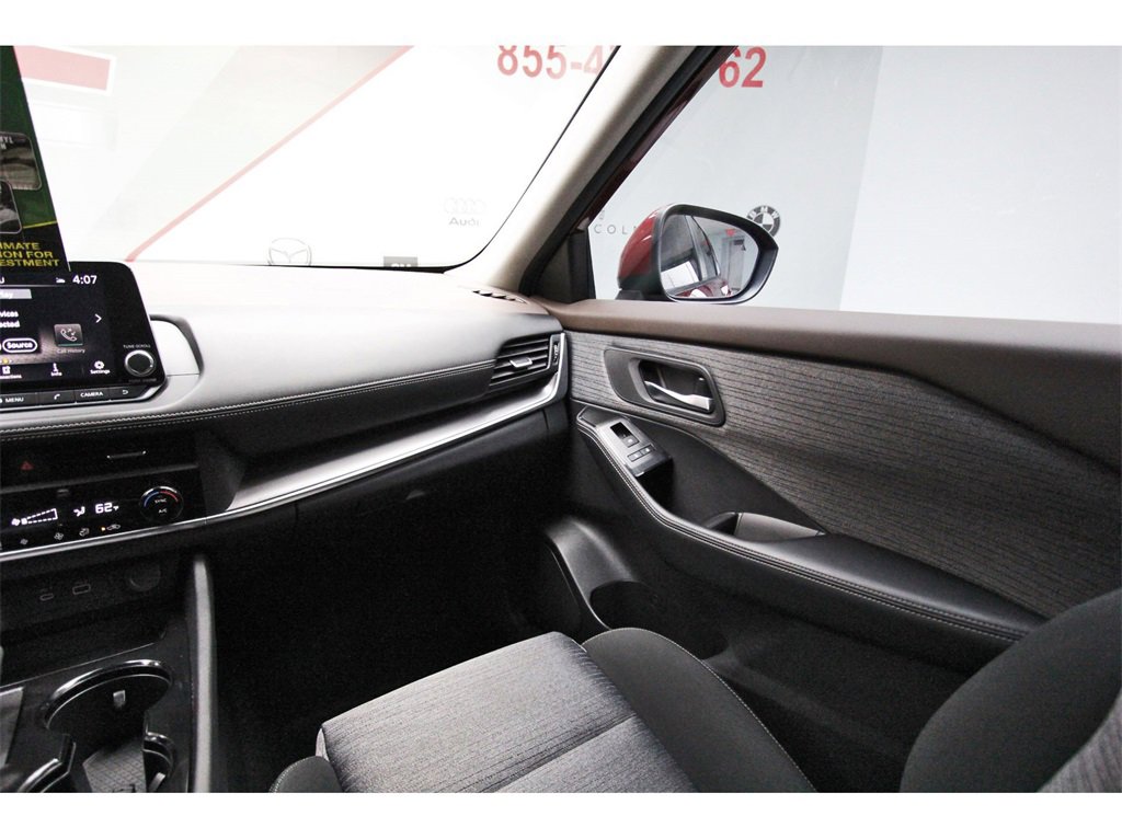 Used 2023 Nissan Rogue SV image 8