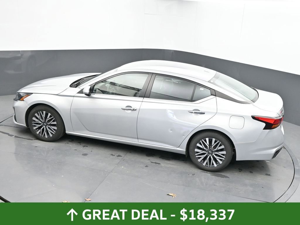 Used 2023 Nissan Altima 2.5 SV FWD image 43