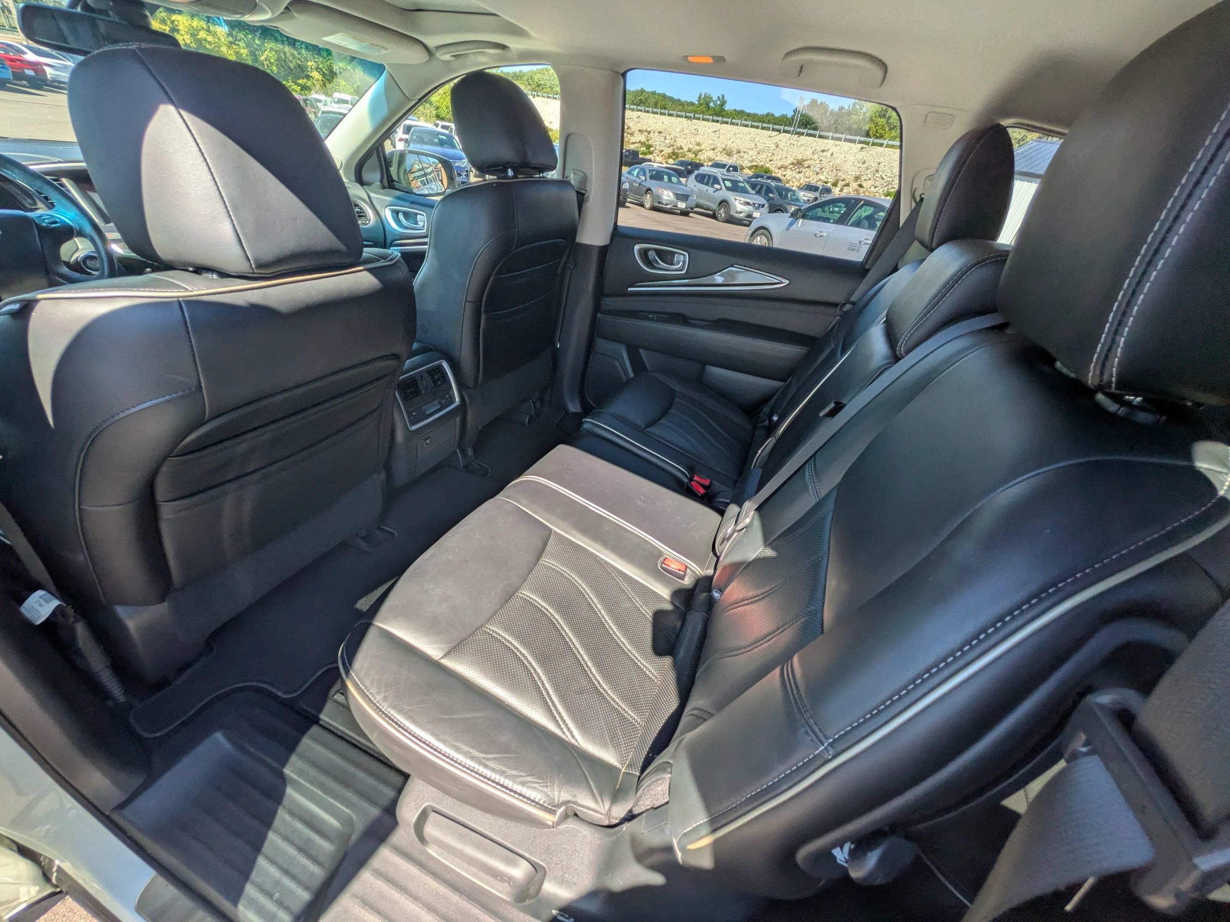 Used 2016 INFINITI QX60 Luxe w/ Premium Plus Package AWD/4WD image 29