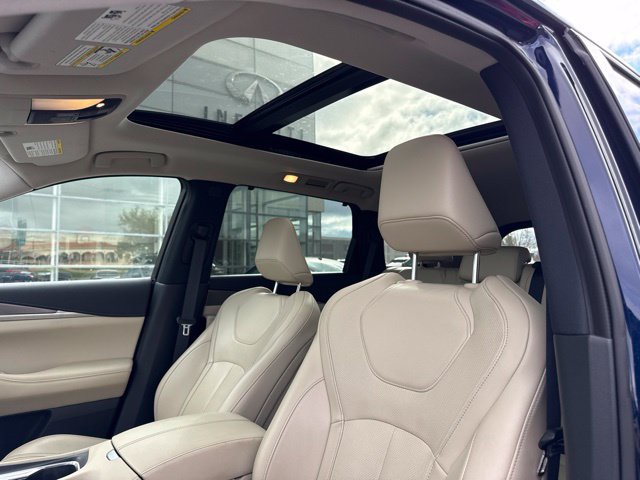 Used 2023 INFINITI QX60 Luxe w/ Cargo Package AWD/4WD image 2