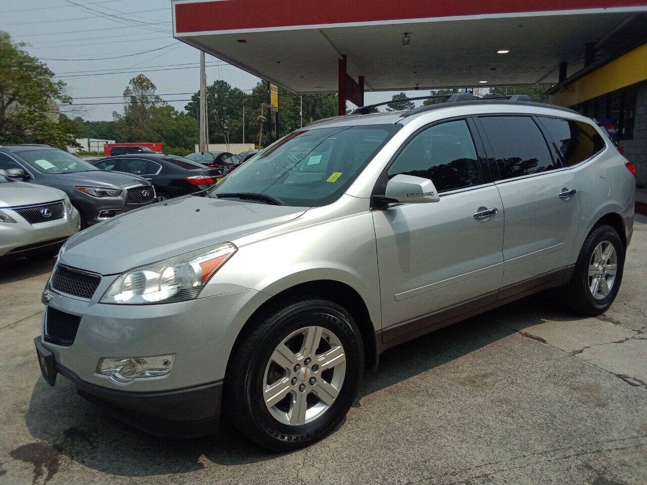 Used 2012 Chevrolet Traverse LT FWD image 2