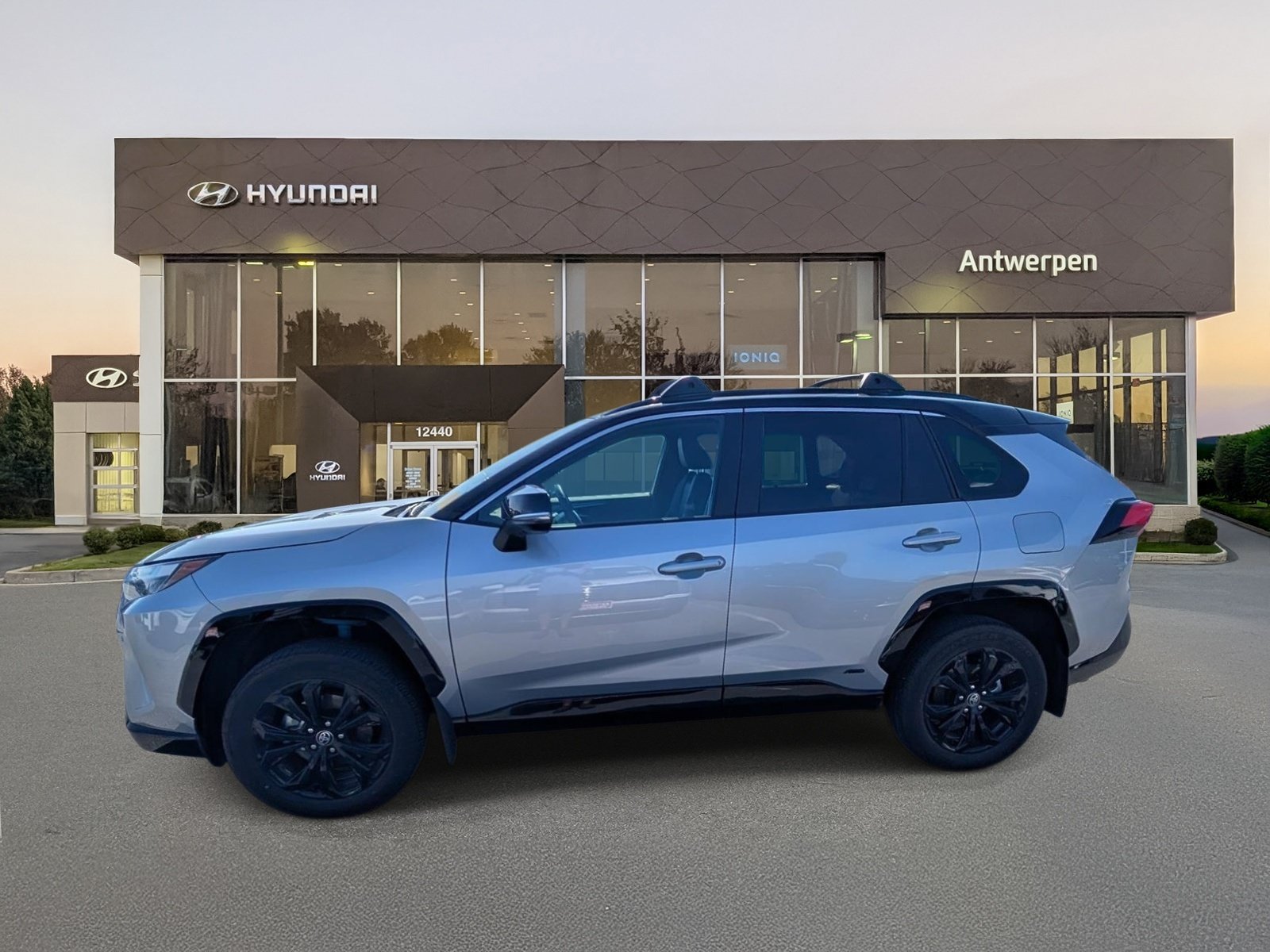 Used 2023 Toyota RAV4 XSE AWD/4WD image 6