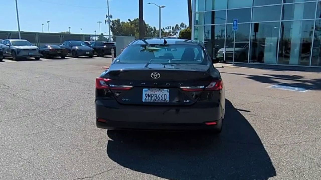 Used 2025 Toyota Camry LE image 7