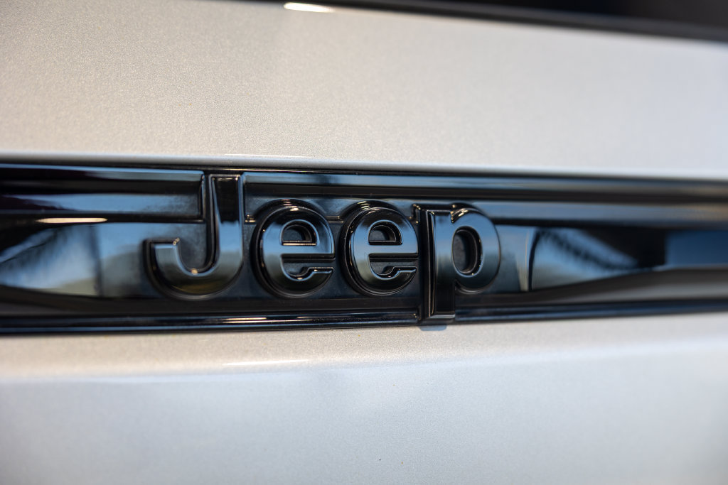 Used 2023 Jeep Grand Cherokee Altitude AWD/4WD image 17