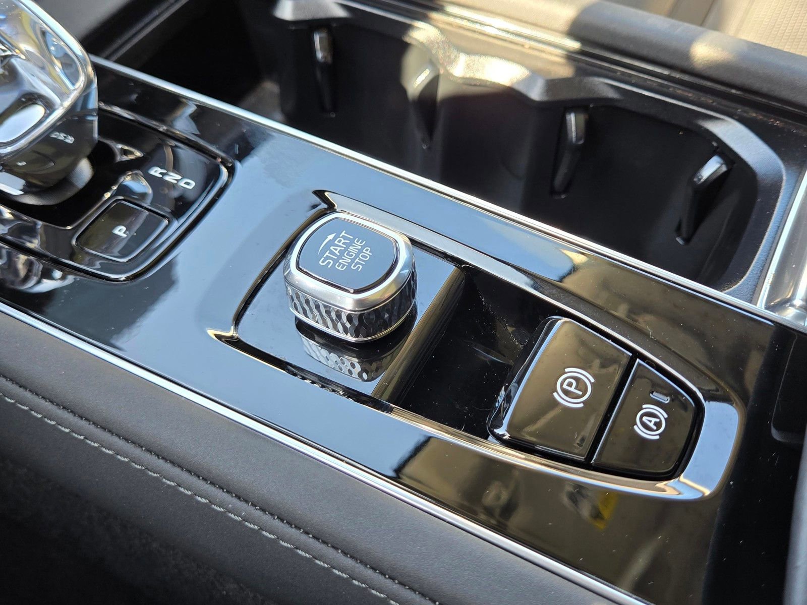 Certified 2025 Volvo XC90 T8 Ultra w/ Protection Package Premier image 18